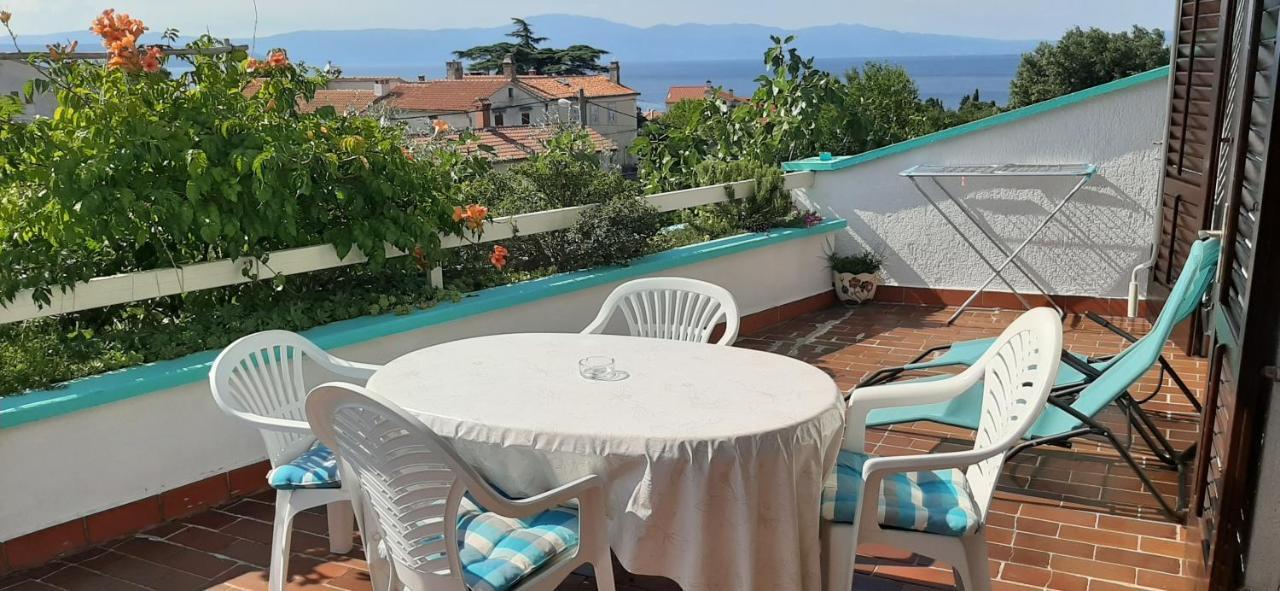 Apartments Ljuba I Mare Malinska Esterno foto