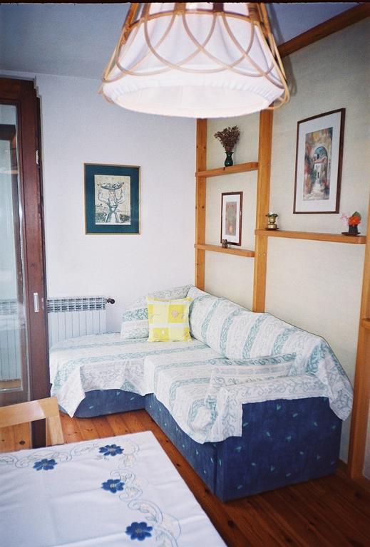 Apartments Ljuba I Mare Malinska Camera foto