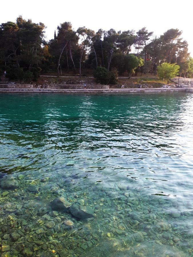 Apartments Ljuba I Mare Malinska Esterno foto